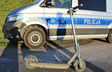 Czterech nieletnich na hulajnogach wpadło w ręce oświęcimskiej drogówki. Ulica z dopuszczalną prędkością wyższą niż 30 km/h